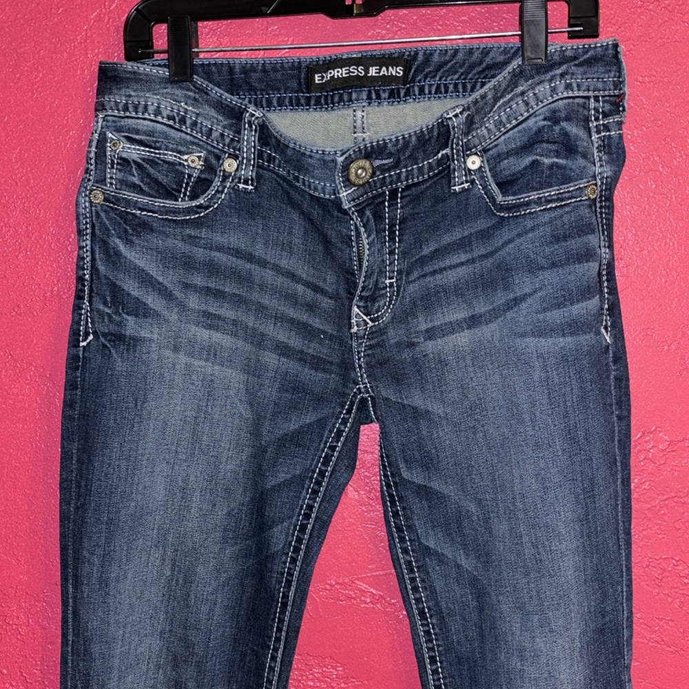 Express Stella low rise boot cut jean. Sz. 8s.